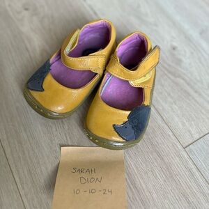 Livie and Luca yellow hedgehog sandals size 6